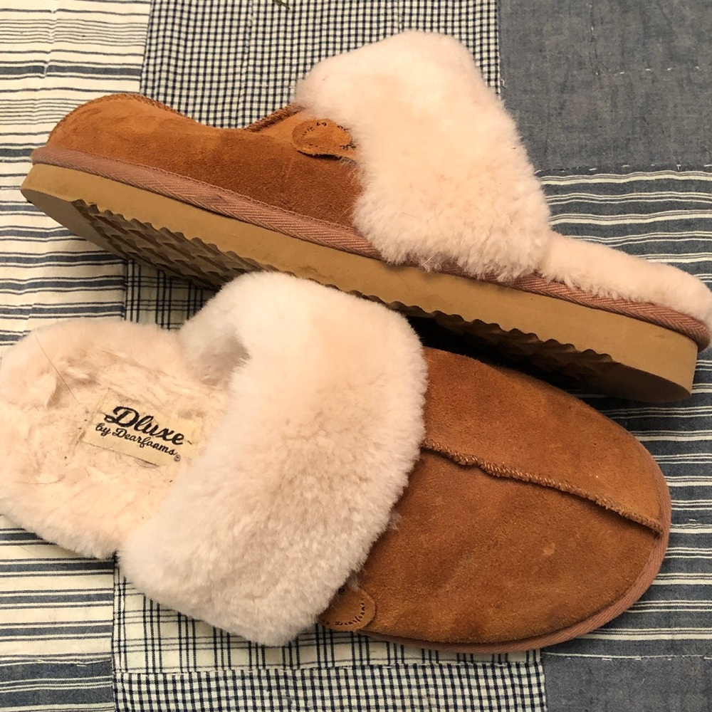 Dearfoams Women's Brown Slippers with real shearling Cream Lining